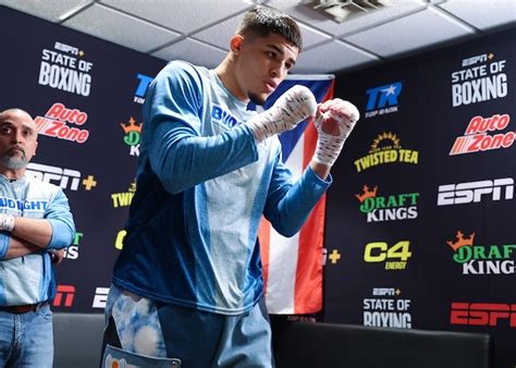 boxing weight classes|Xander Zayas hails Terence Crawford as leading junior.